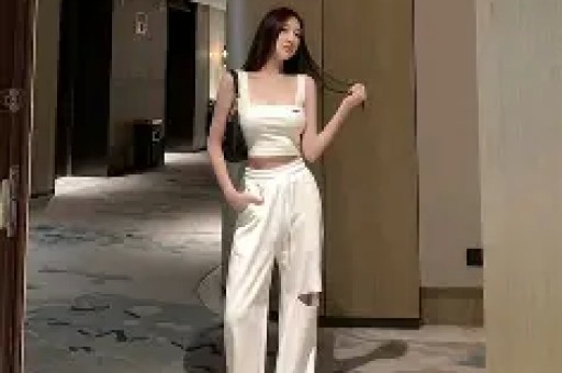 网红小英带货翻车比官网卖得还贵粉丝询问被直接禁言